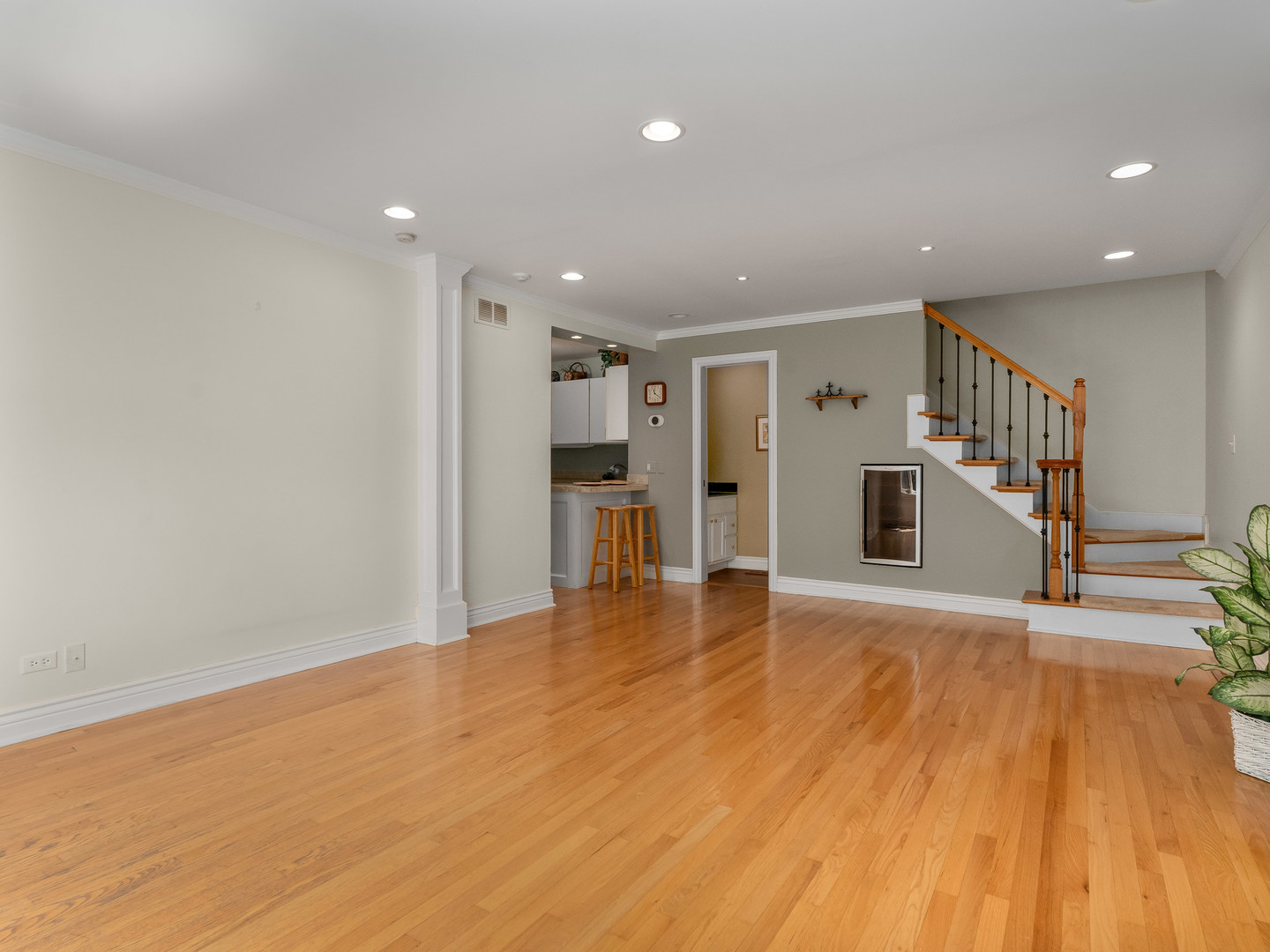 471 RIVER BEND Road #107, Naperville, IL 60540