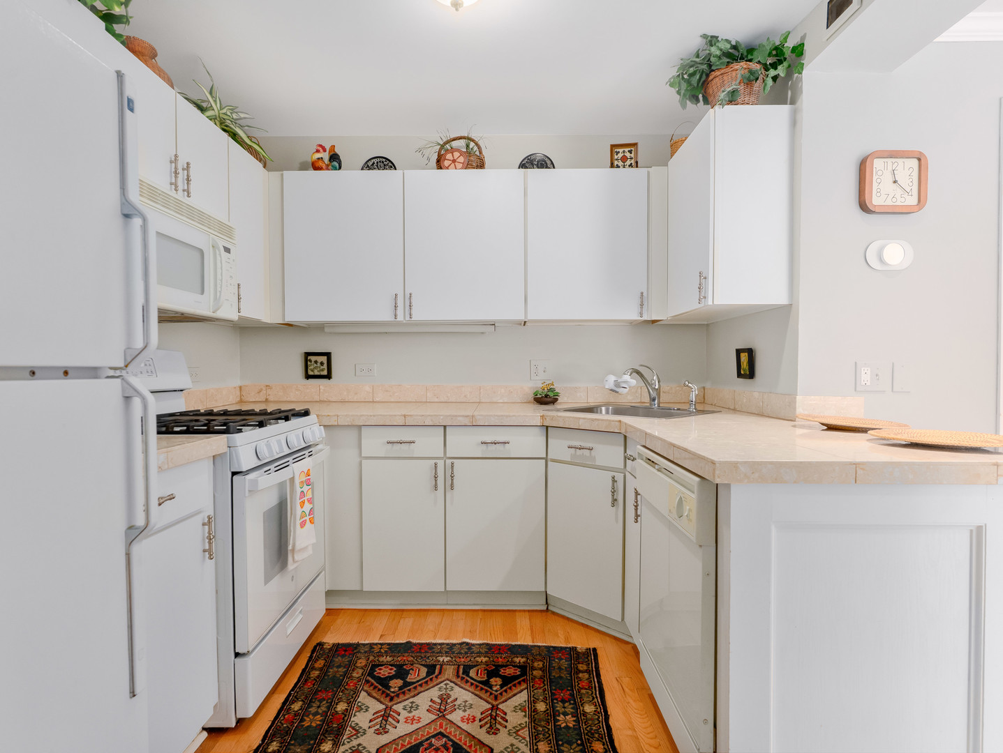 471 RIVER BEND Road #107, Naperville, IL 60540