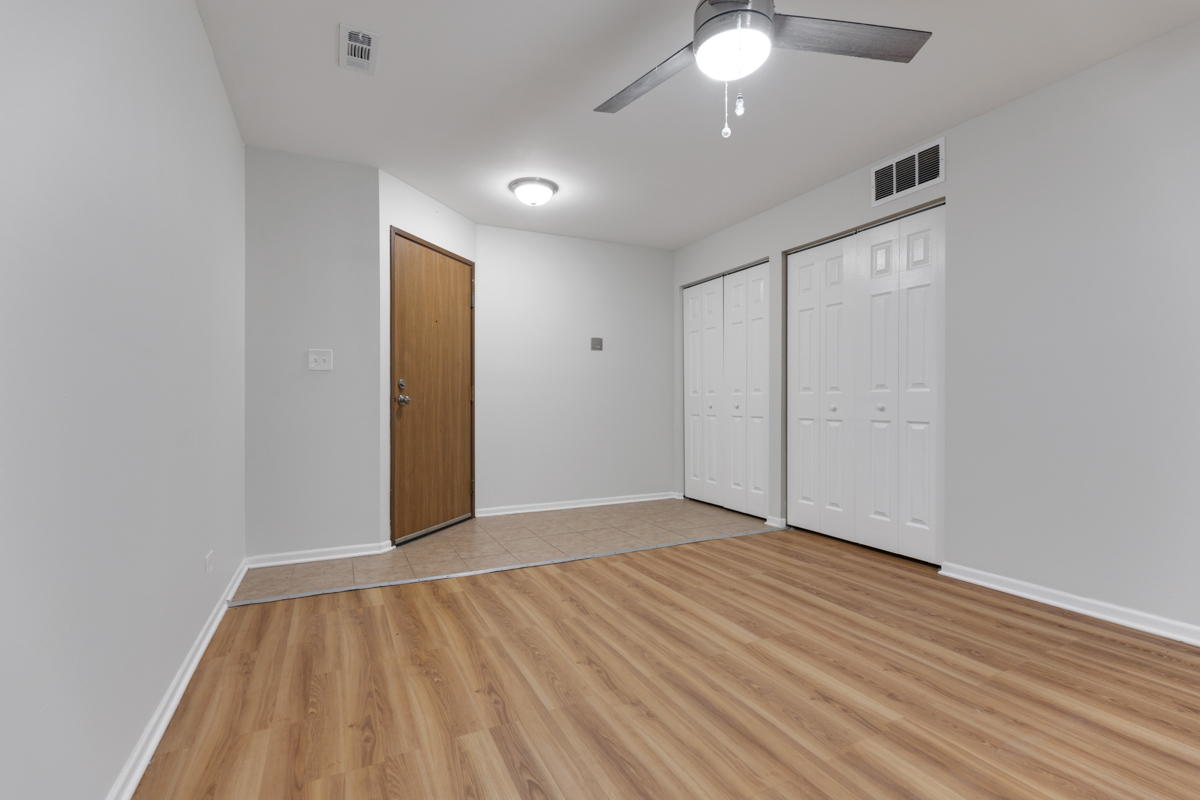 27 N Victoria Lane #A, Streamwood, IL 60107