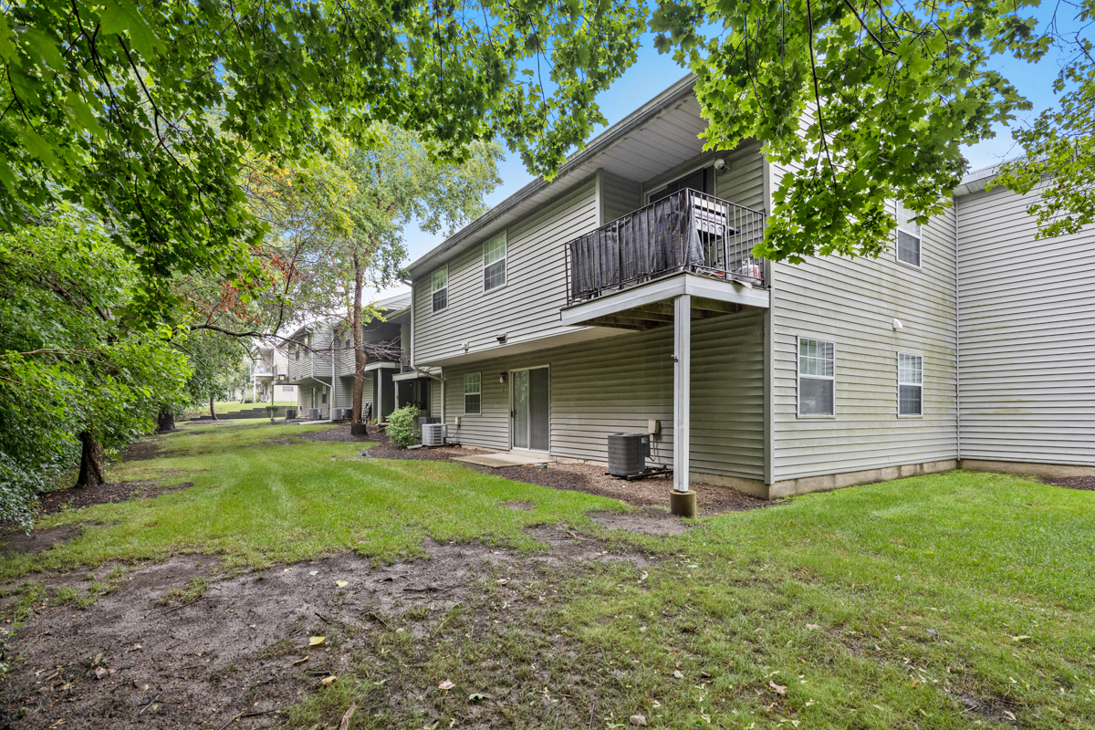 27 N Victoria Lane #A, Streamwood, IL 60107