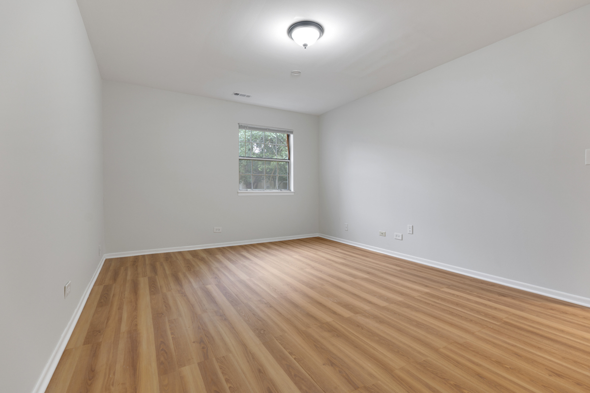 27 N Victoria Lane #A, Streamwood, IL 60107