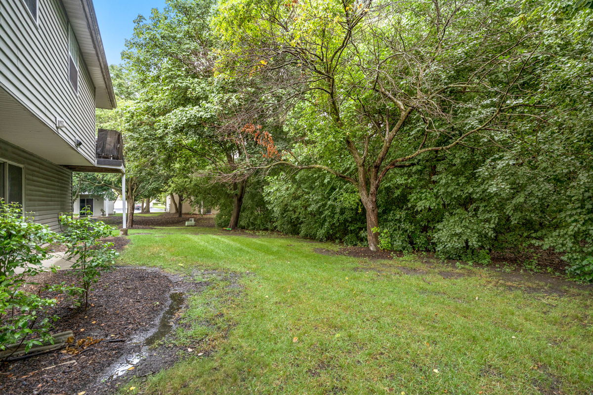 27 N Victoria Lane #A, Streamwood, IL 60107