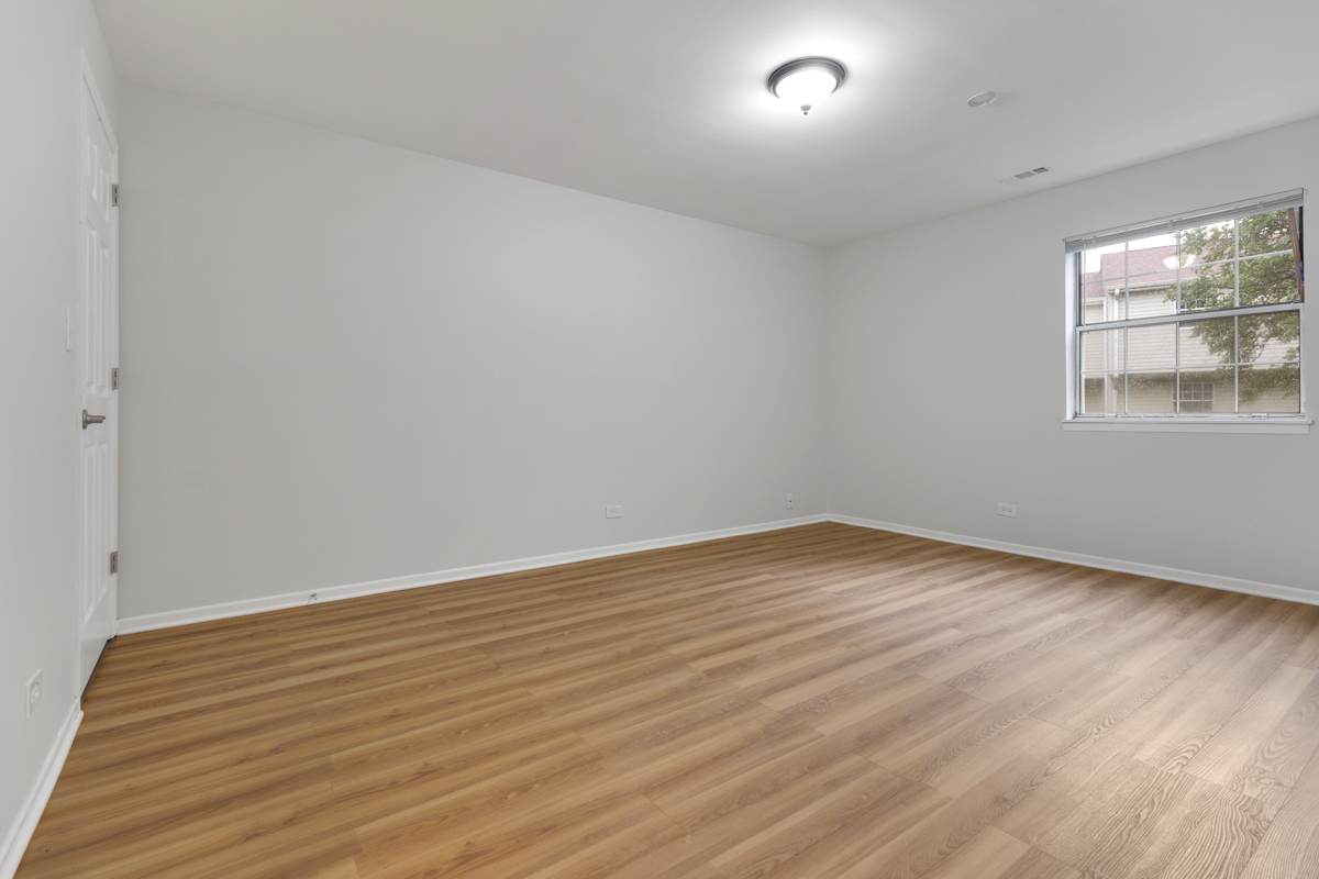 27 N Victoria Lane #A, Streamwood, IL 60107