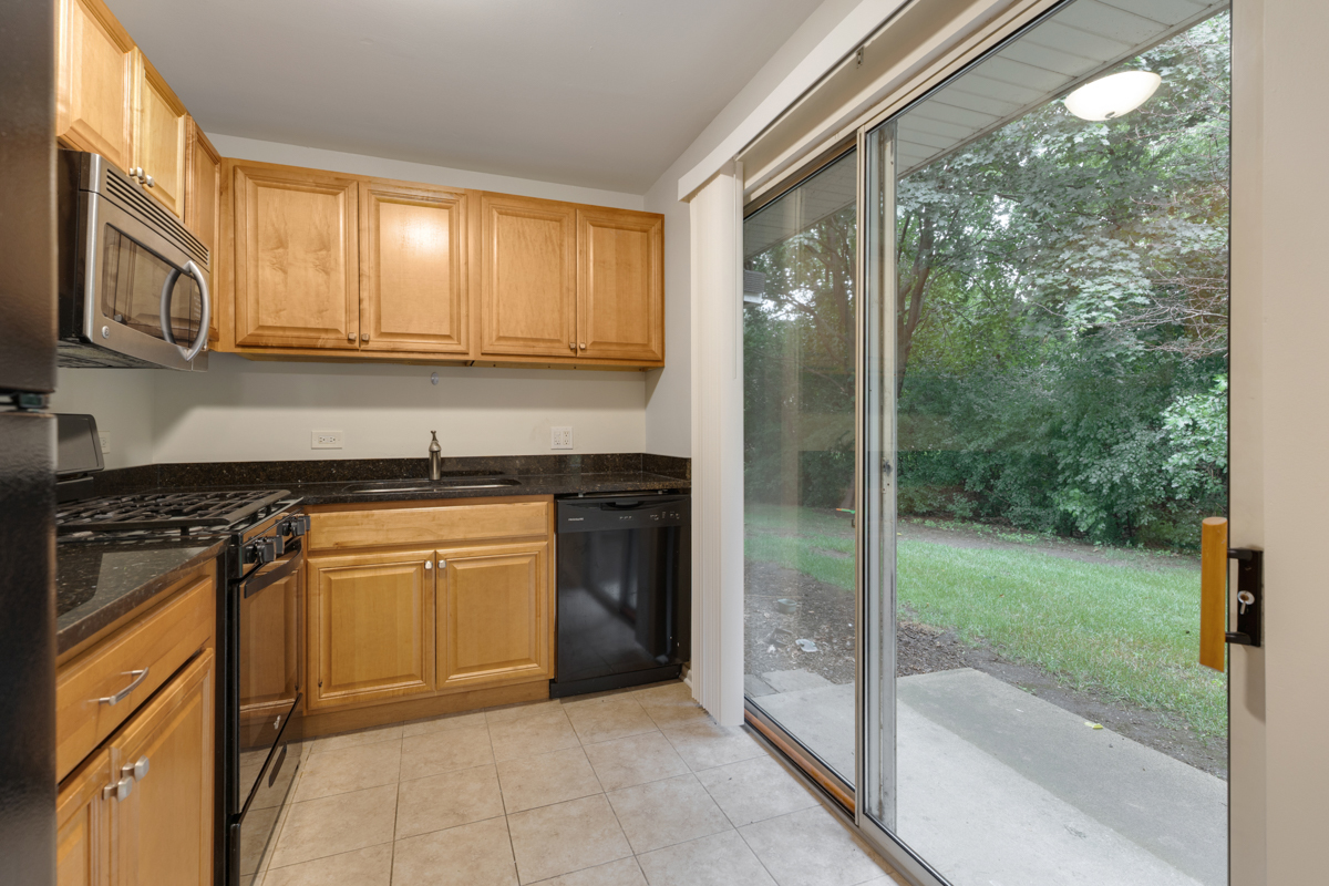 27 N Victoria Lane #A, Streamwood, IL 60107