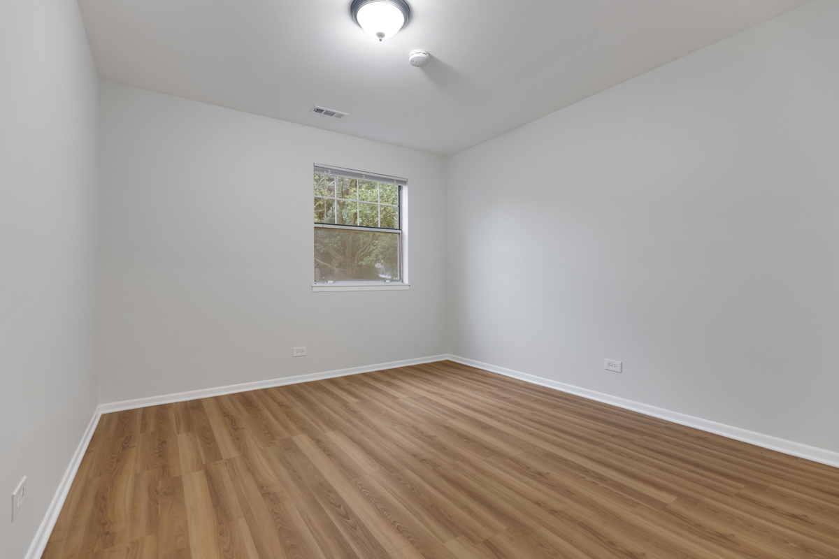 27 N Victoria Lane #A, Streamwood, IL 60107