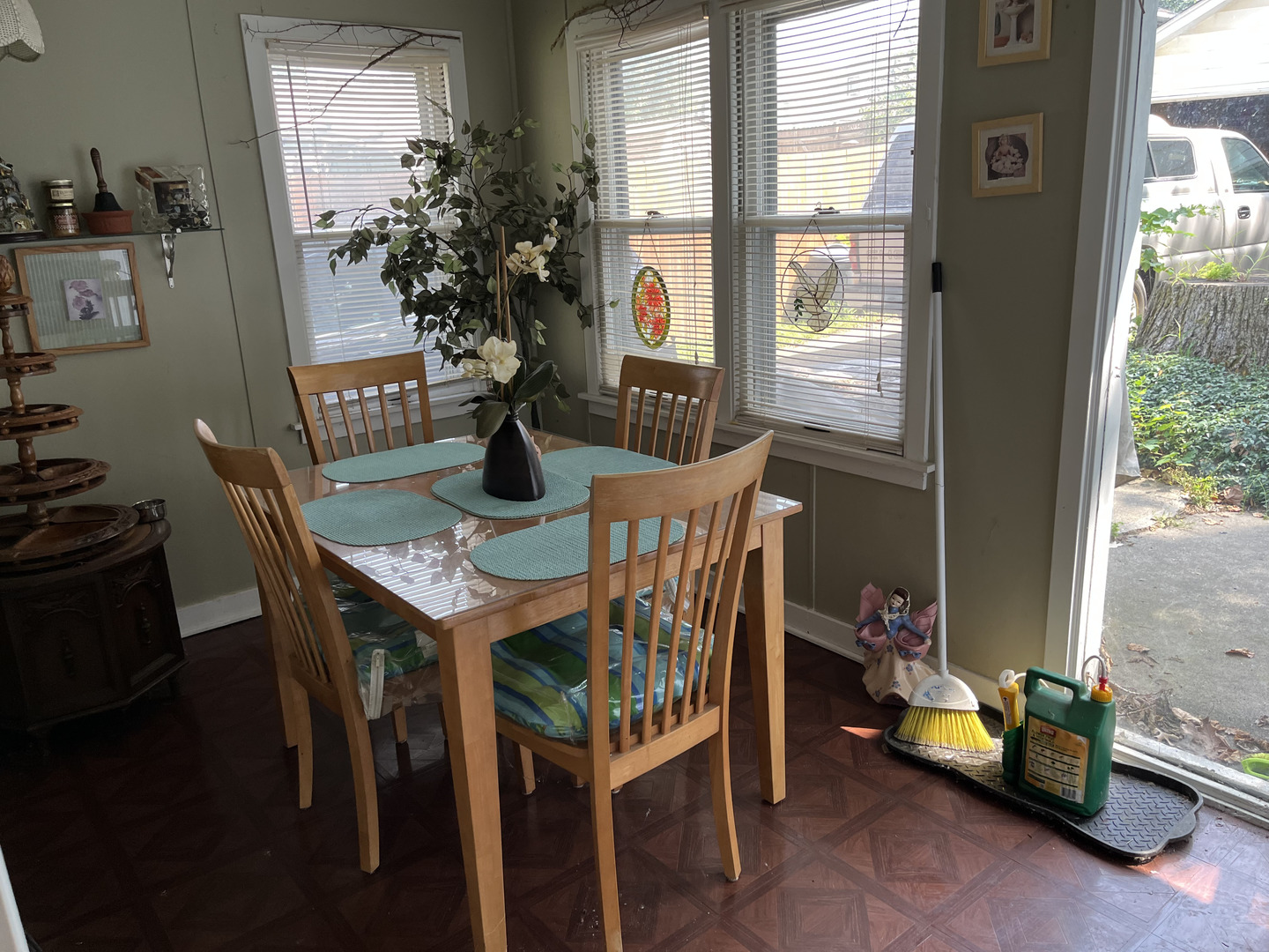 3 N Adams Street, North Aurora, IL 60542