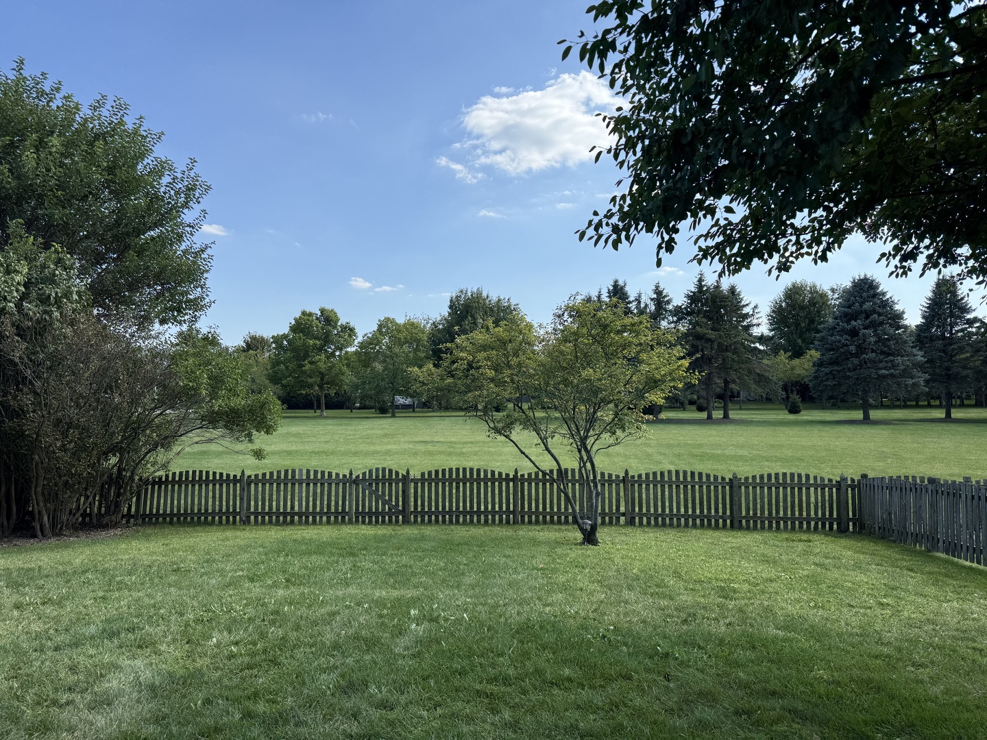 39W507 Newton Square, Geneva, IL 60134