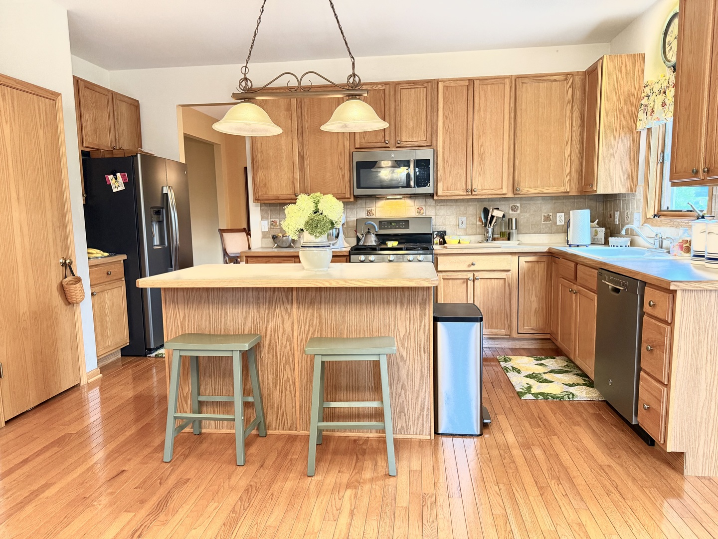 39W507 Newton Square, Geneva, IL 60134