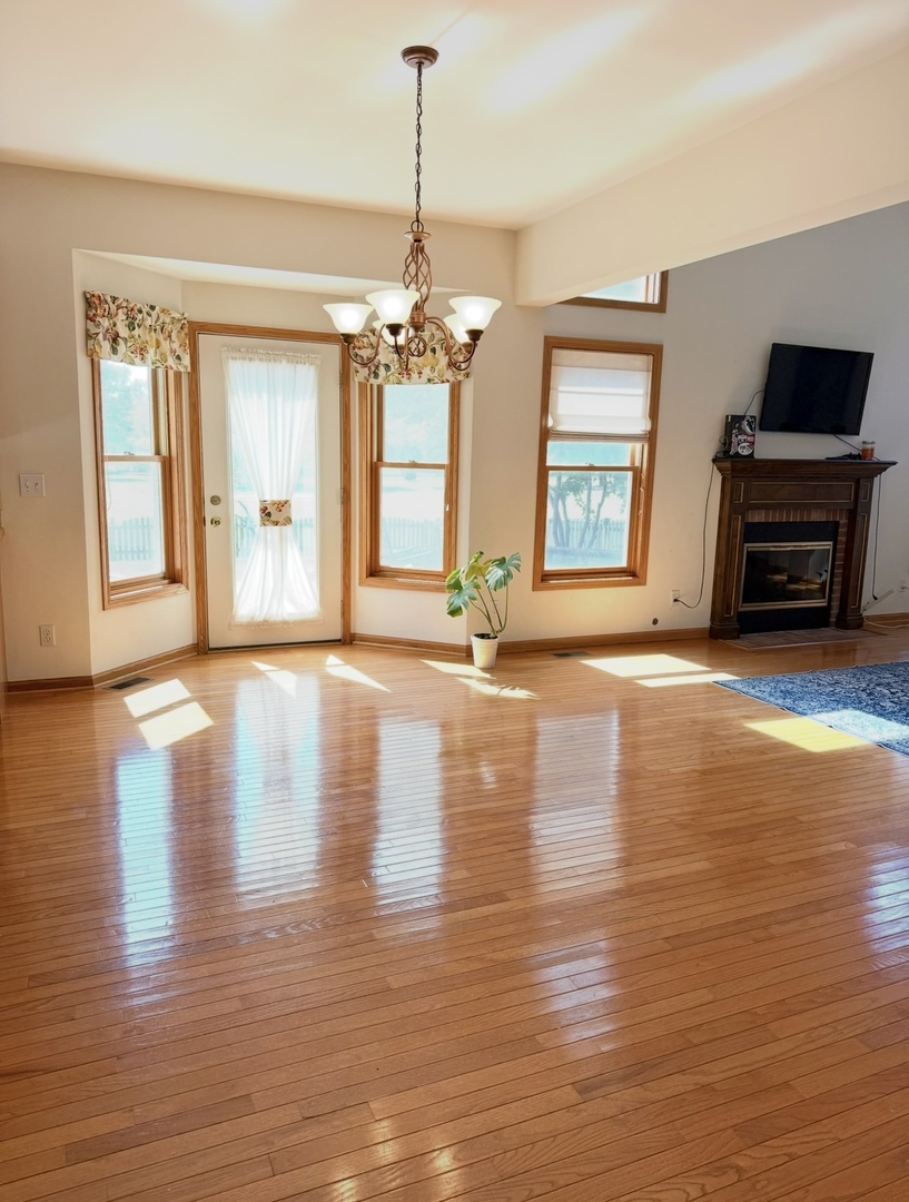 39W507 Newton Square, Geneva, IL 60134