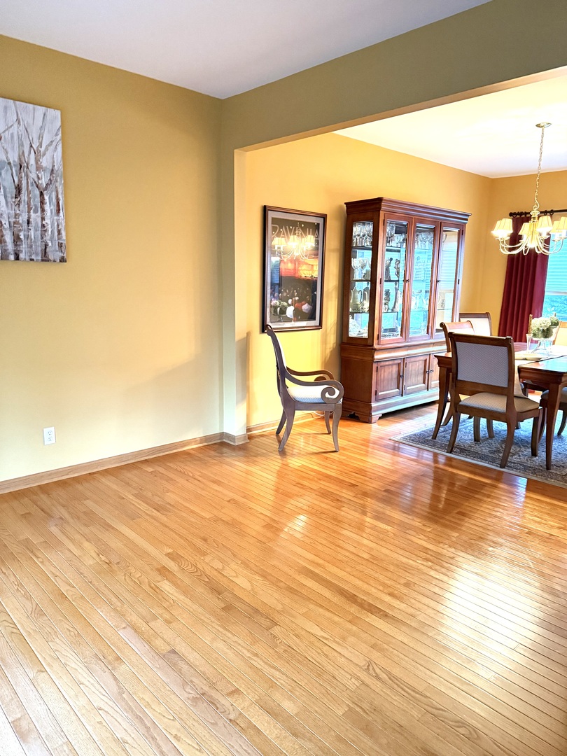 39W507 Newton Square, Geneva, IL 60134