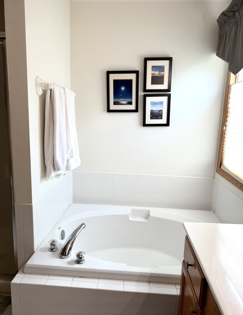 39W507 Newton Square, Geneva, IL 60134