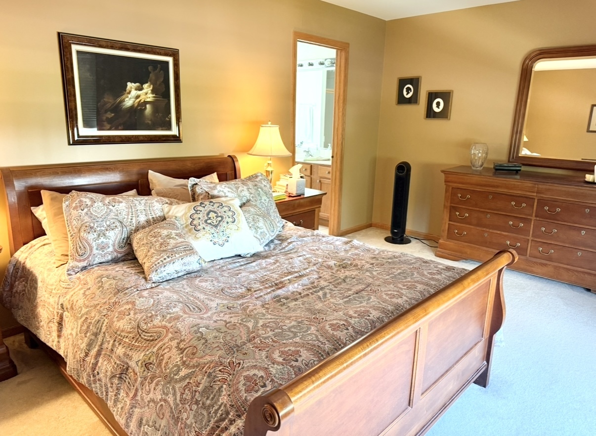 39W507 Newton Square, Geneva, IL 60134