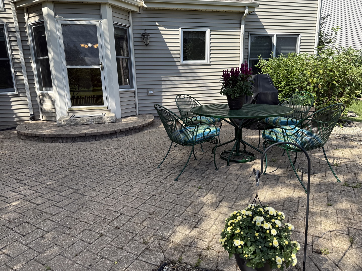 39W507 Newton Square, Geneva, IL 60134