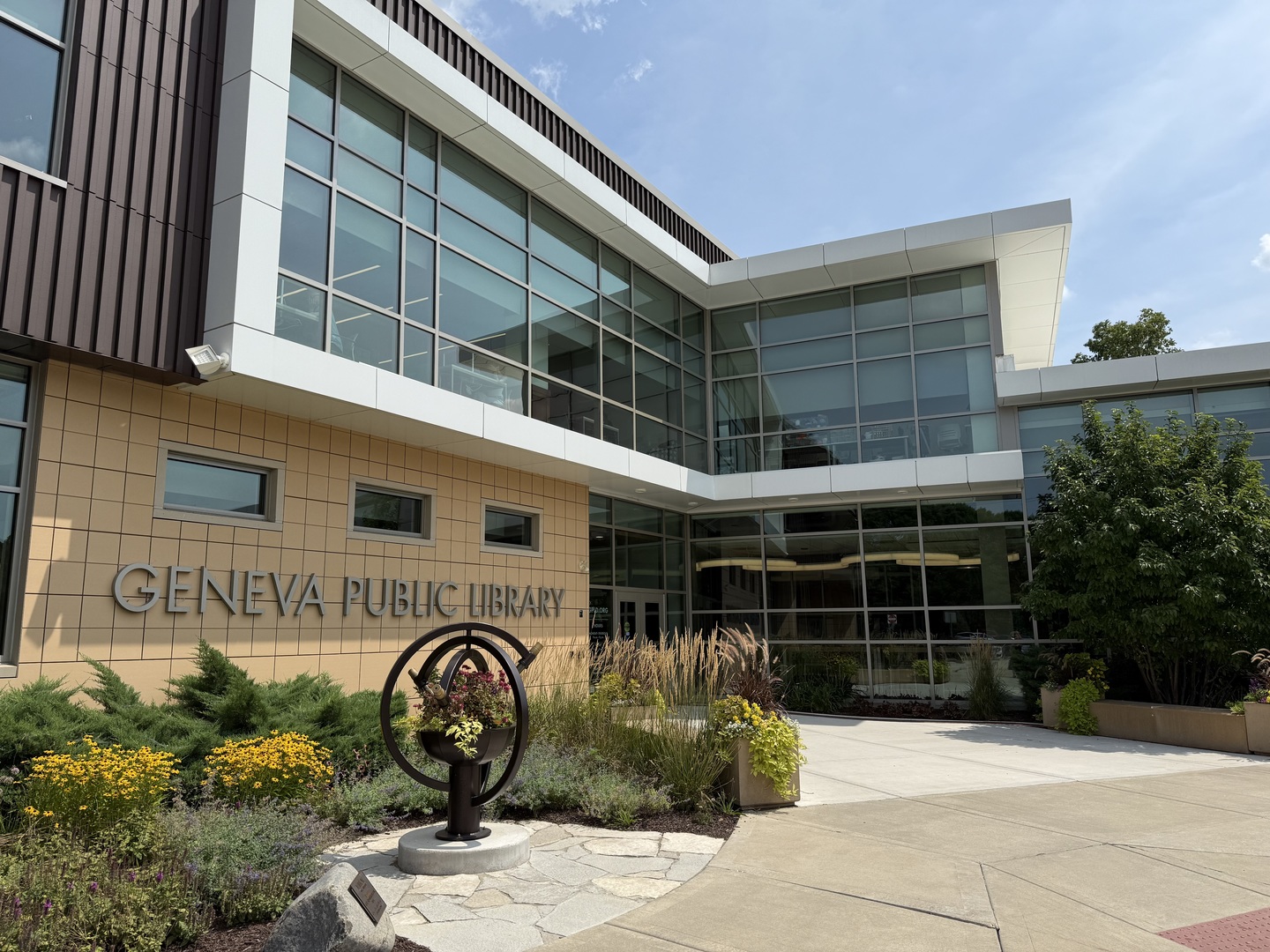 39W507 Newton Square, Geneva, IL 60134