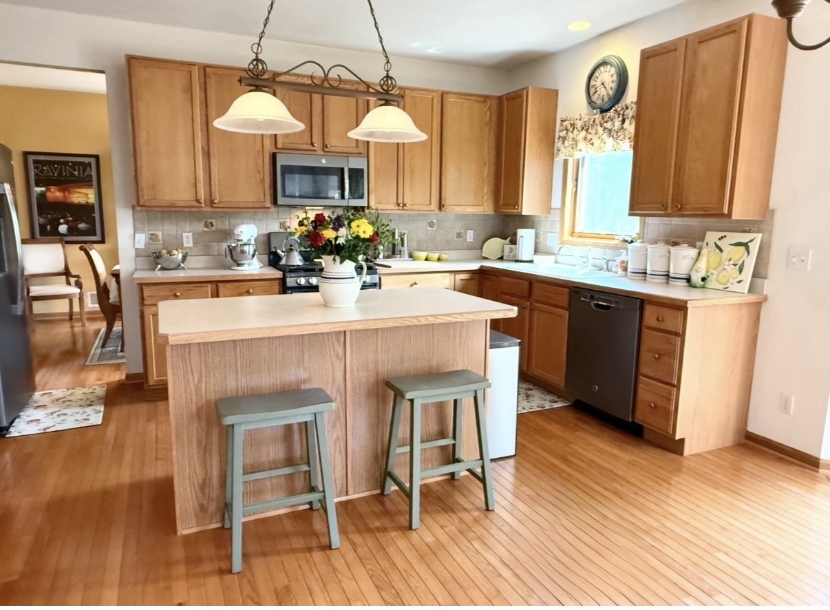 39W507 Newton Square, Geneva, IL 60134
