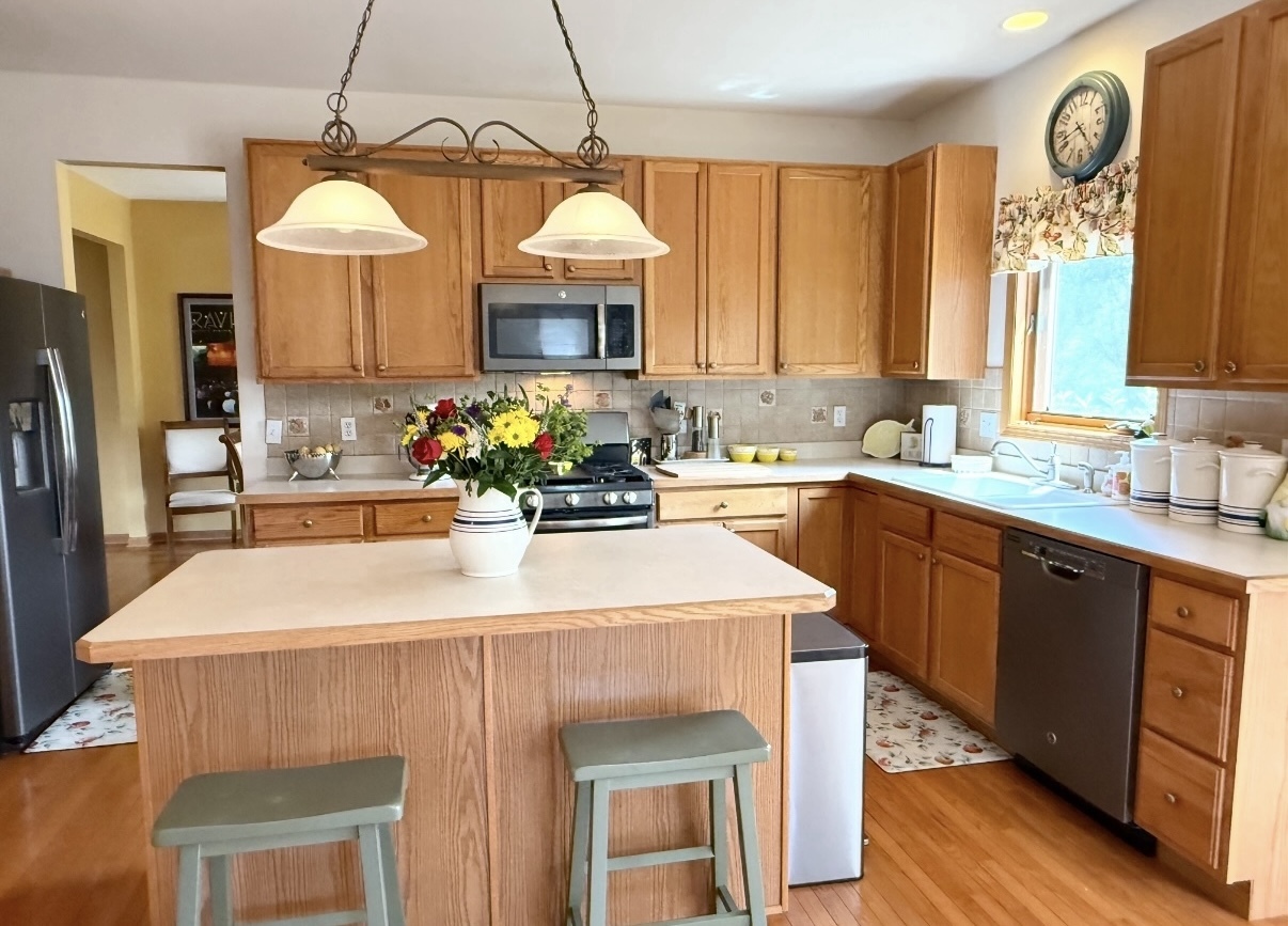 39W507 Newton Square, Geneva, IL 60134