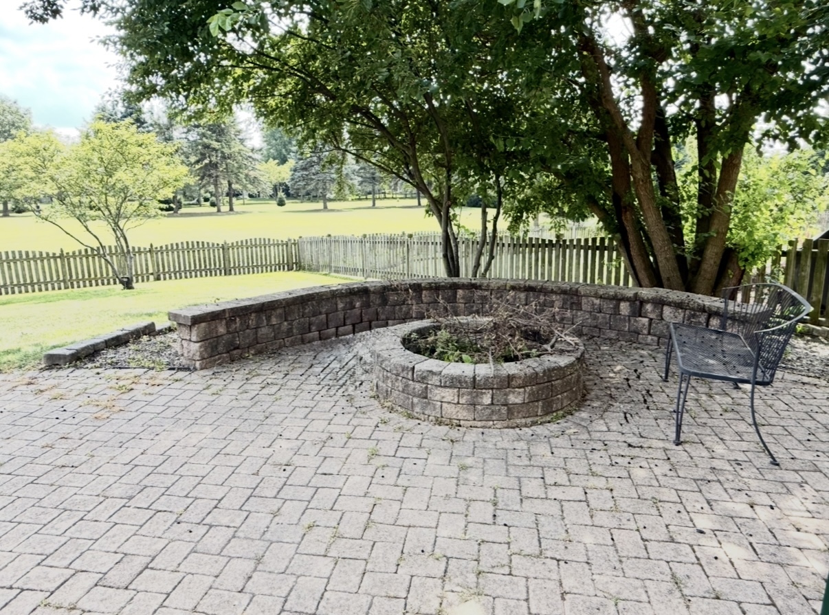 39W507 Newton Square, Geneva, IL 60134