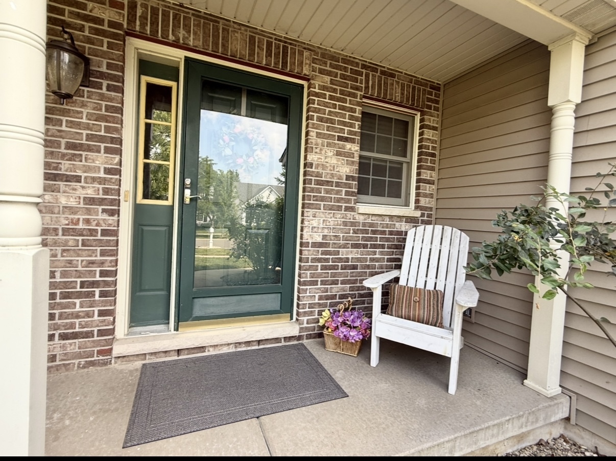39W507 Newton Square, Geneva, IL 60134