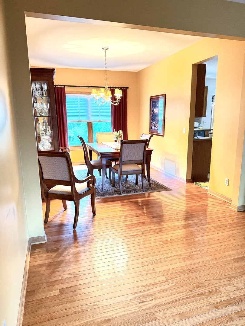39W507 Newton Square, Geneva, IL 60134