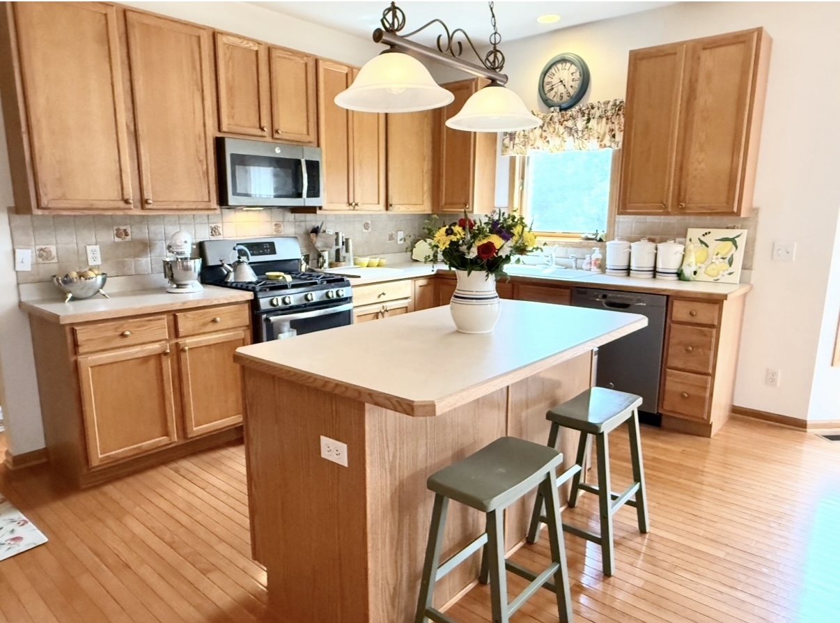 39W507 Newton Square, Geneva, IL 60134