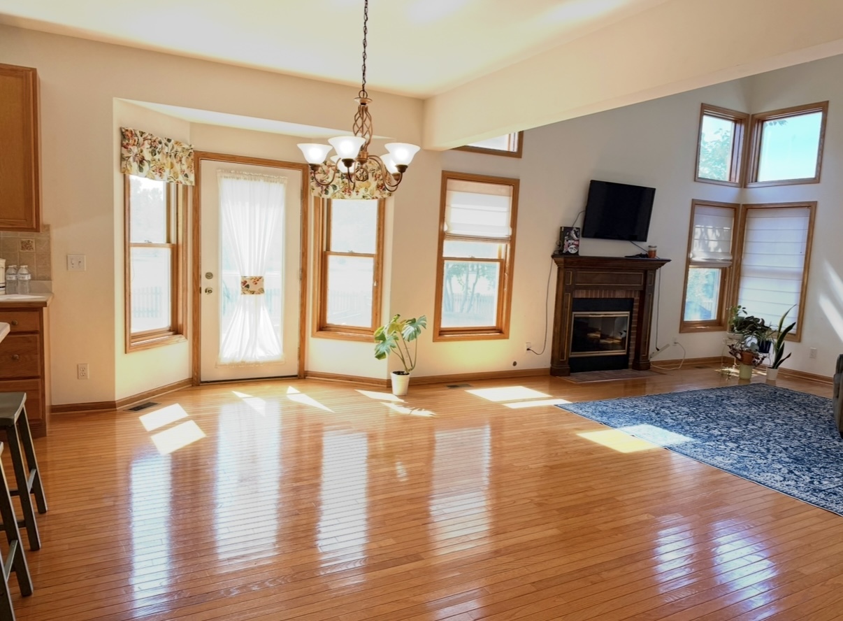 39W507 Newton Square, Geneva, IL 60134