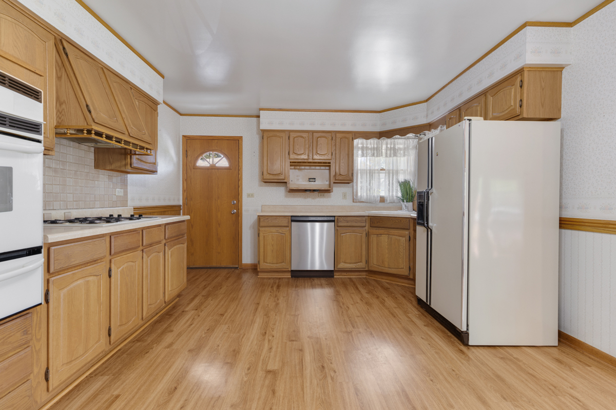 2736 N Lewis Avenue, Waukegan, IL 60085