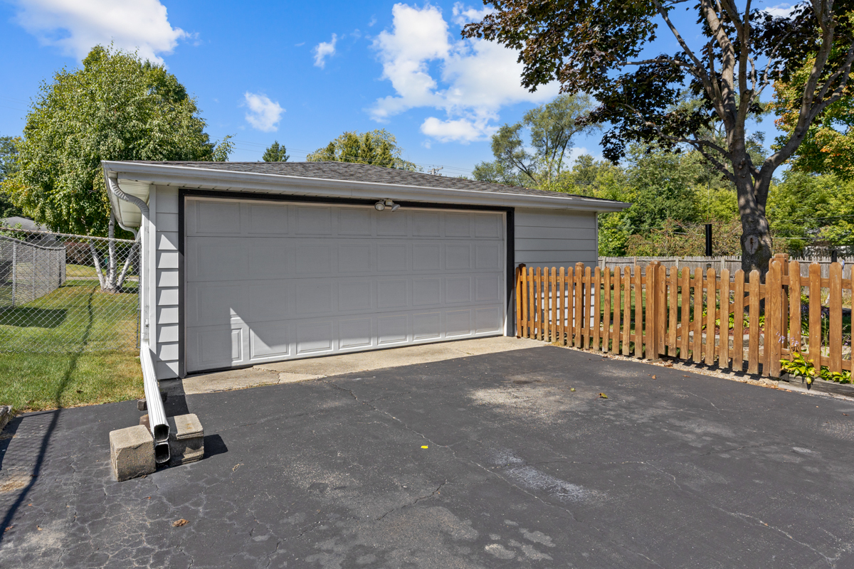 2736 N Lewis Avenue, Waukegan, IL 60085