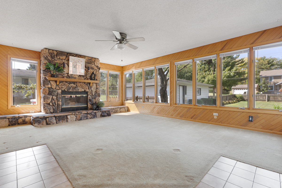 2736 N Lewis Avenue, Waukegan, IL 60085