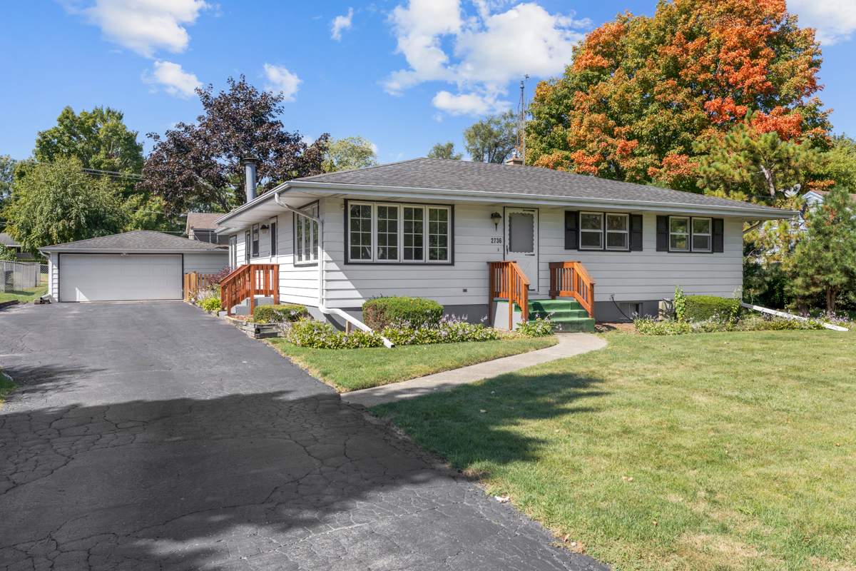 2736 N Lewis Avenue, Waukegan, IL 60085