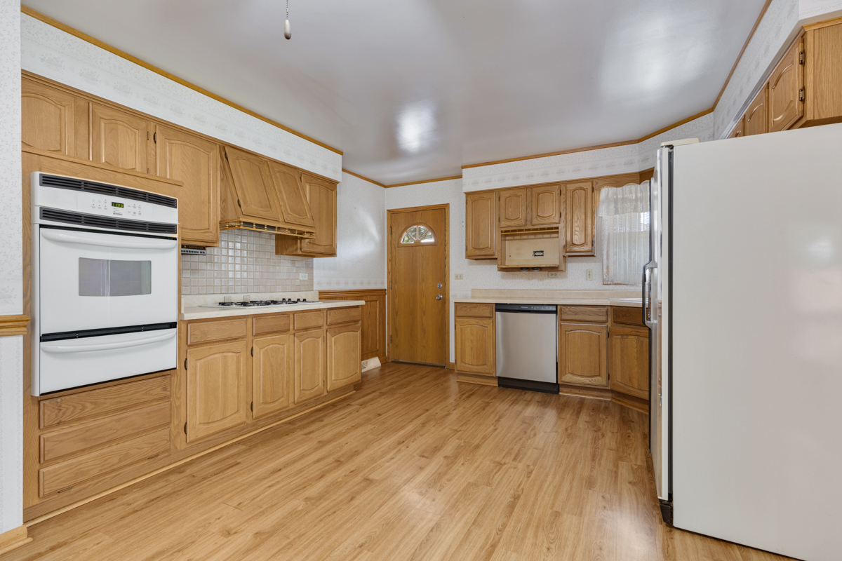 2736 N Lewis Avenue, Waukegan, IL 60085
