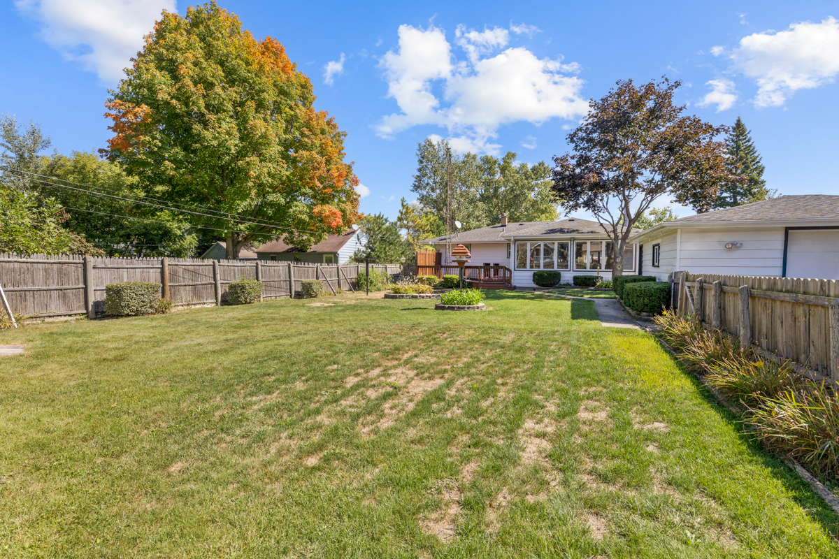 2736 N Lewis Avenue, Waukegan, IL 60085
