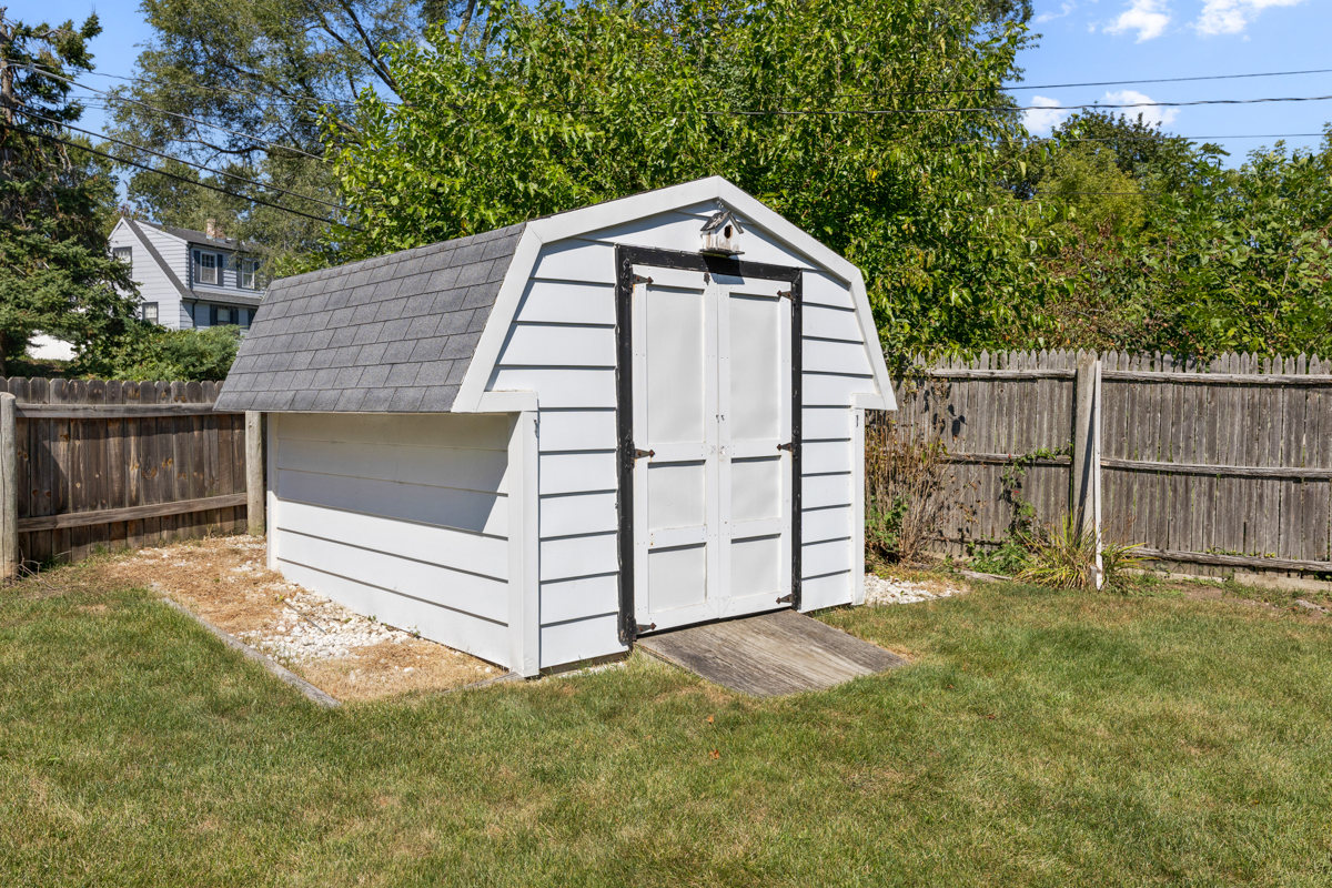 2736 N Lewis Avenue, Waukegan, IL 60085