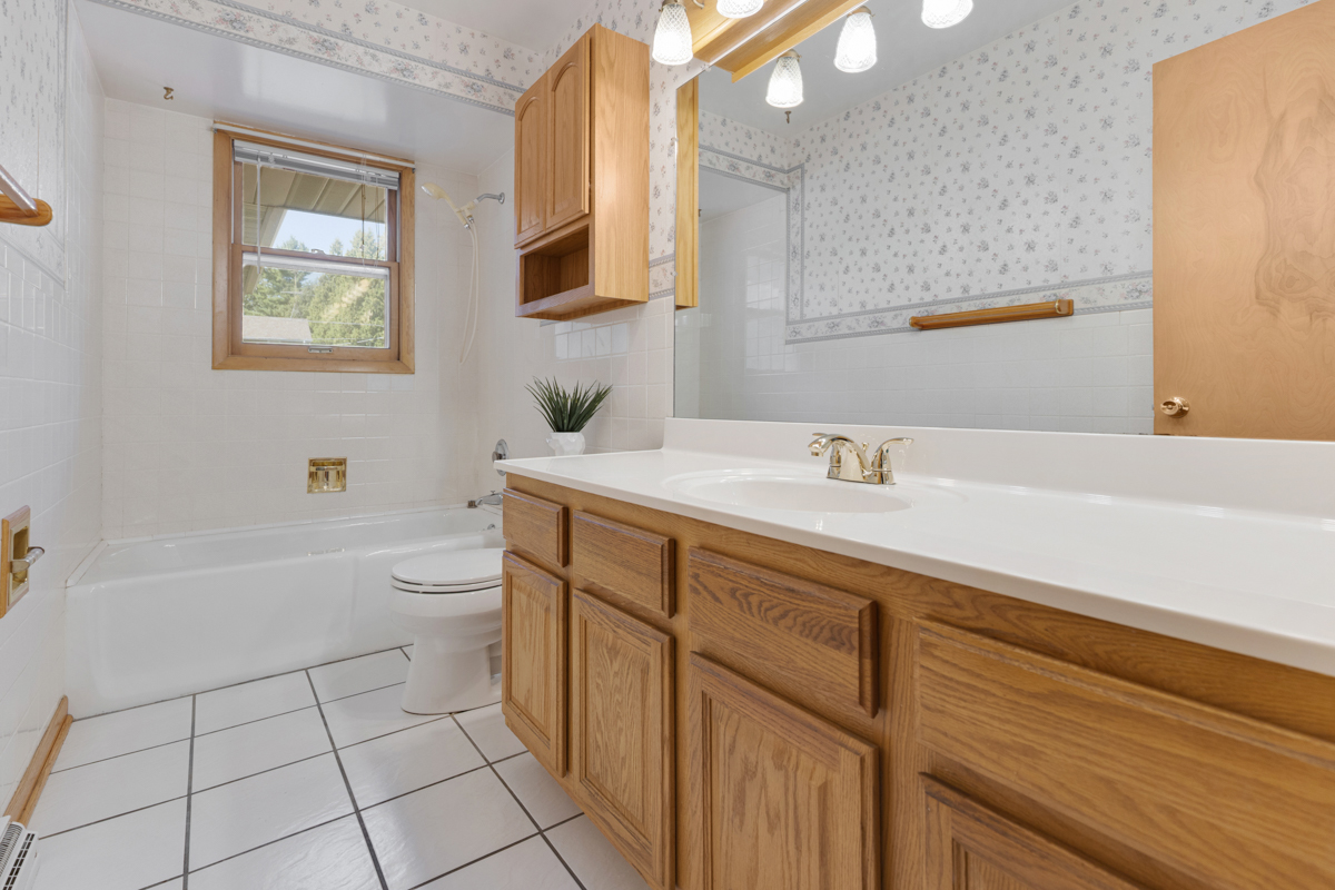 2736 N Lewis Avenue, Waukegan, IL 60085