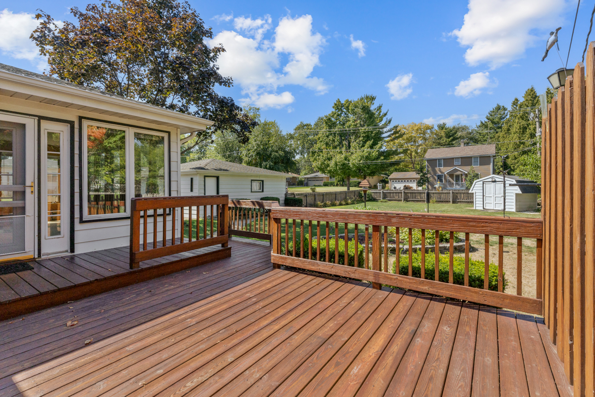 2736 N Lewis Avenue, Waukegan, IL 60085