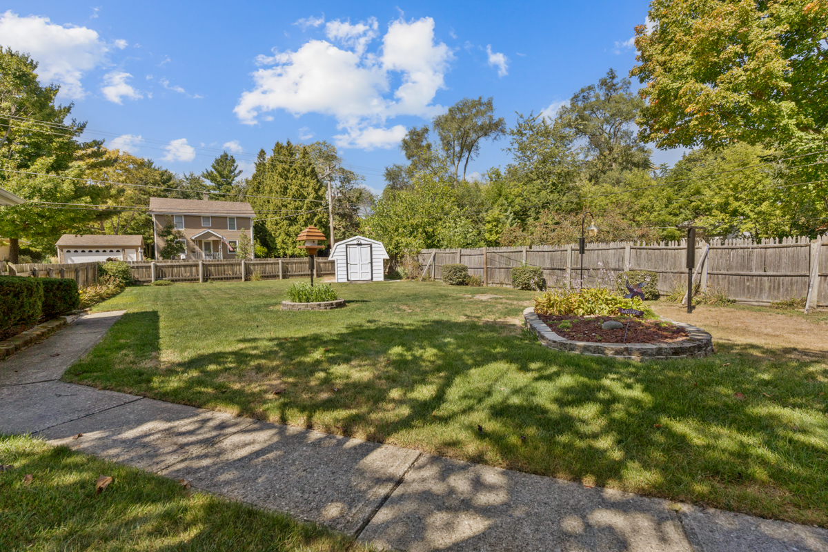 2736 N Lewis Avenue, Waukegan, IL 60085