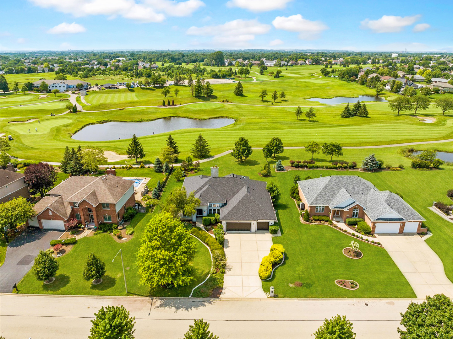 16160 W Blackhawk Drive, Lockport, IL 60441