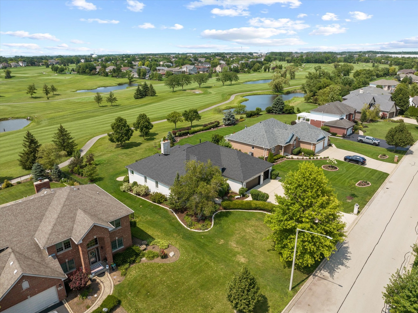 16160 W Blackhawk Drive, Lockport, IL 60441