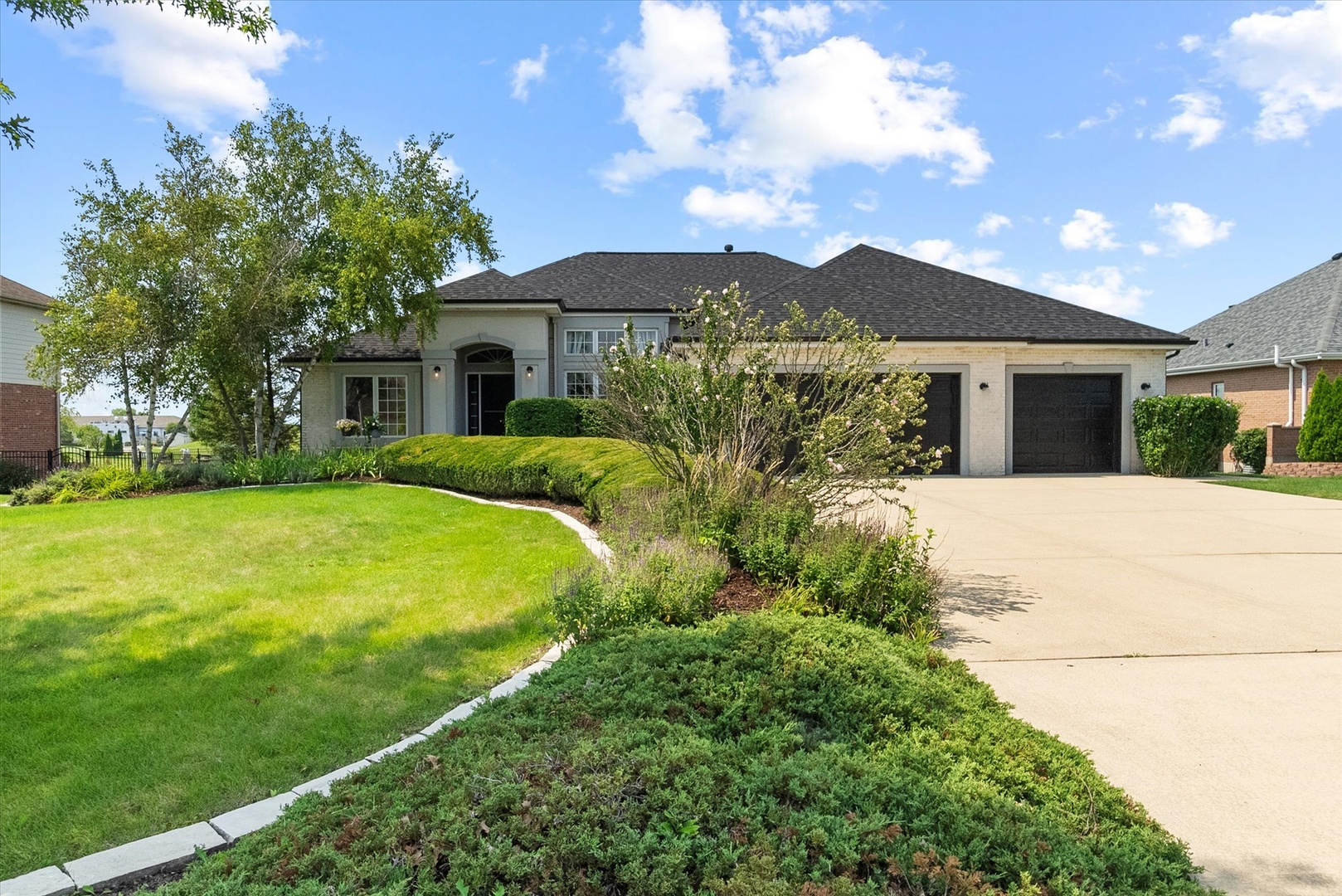 16160 W Blackhawk Drive, Lockport, IL 60441