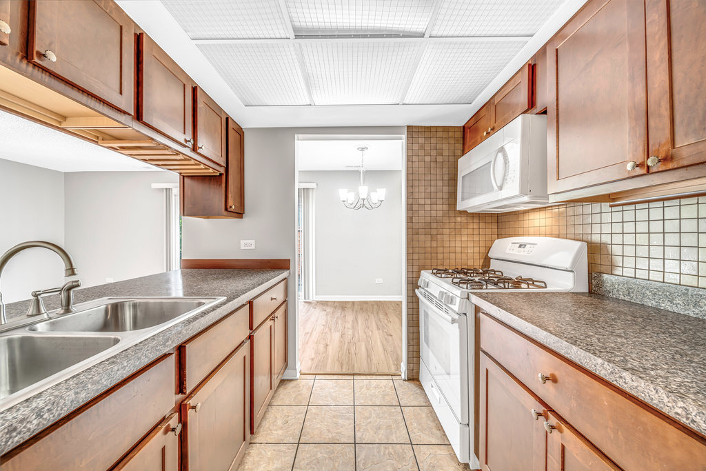 9830 Sayre Avenue #16, Chicago Ridge, IL 60415