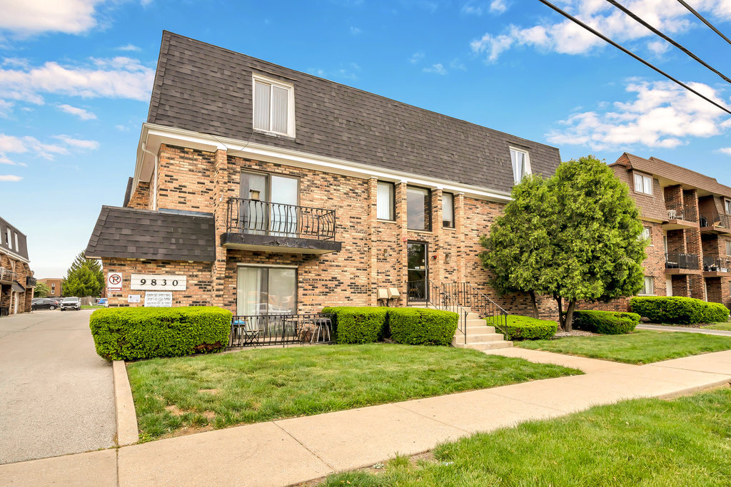 9830 Sayre Avenue #16, Chicago Ridge, IL 60415
