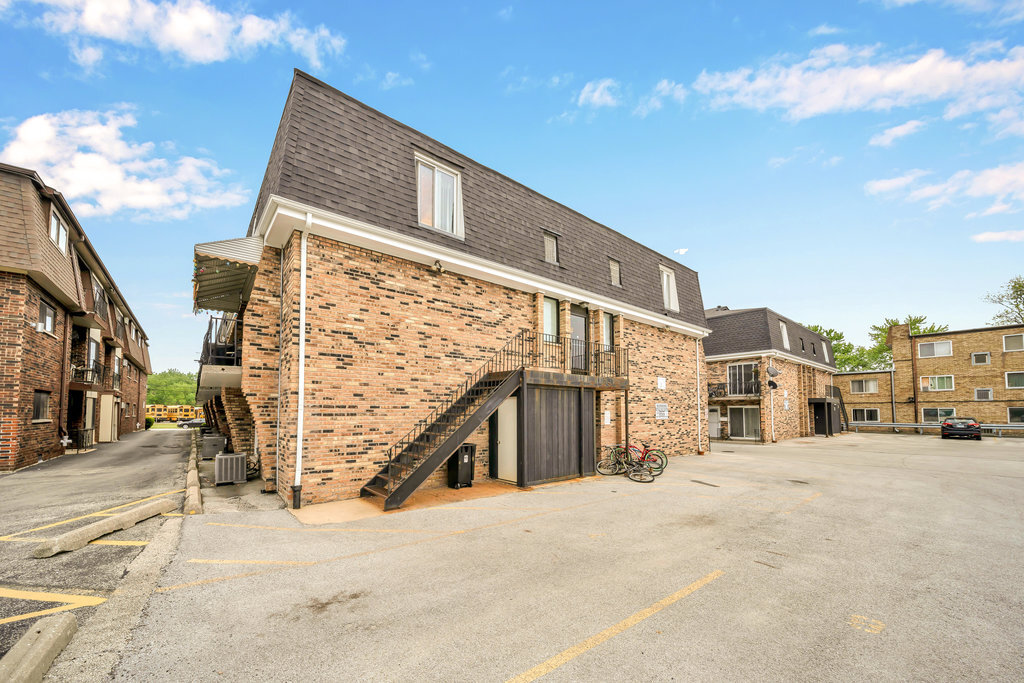 9830 Sayre Avenue #16, Chicago Ridge, IL 60415