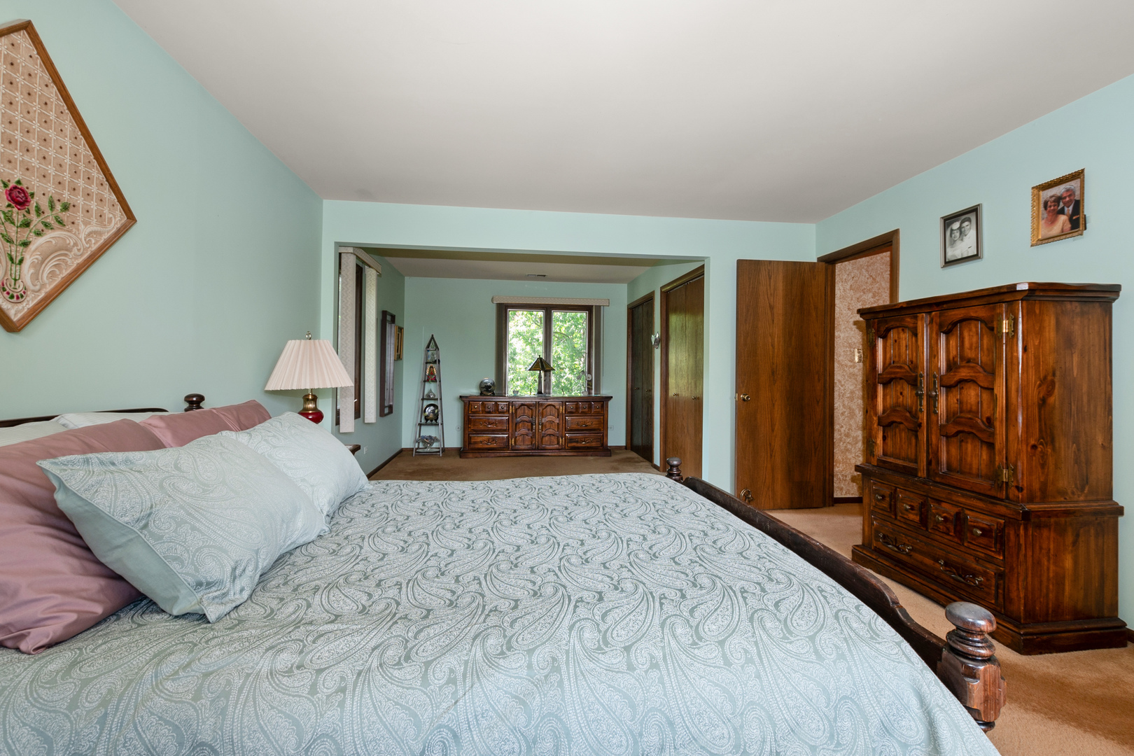 9940 S Wood Lane, Palos Hills, IL 60465