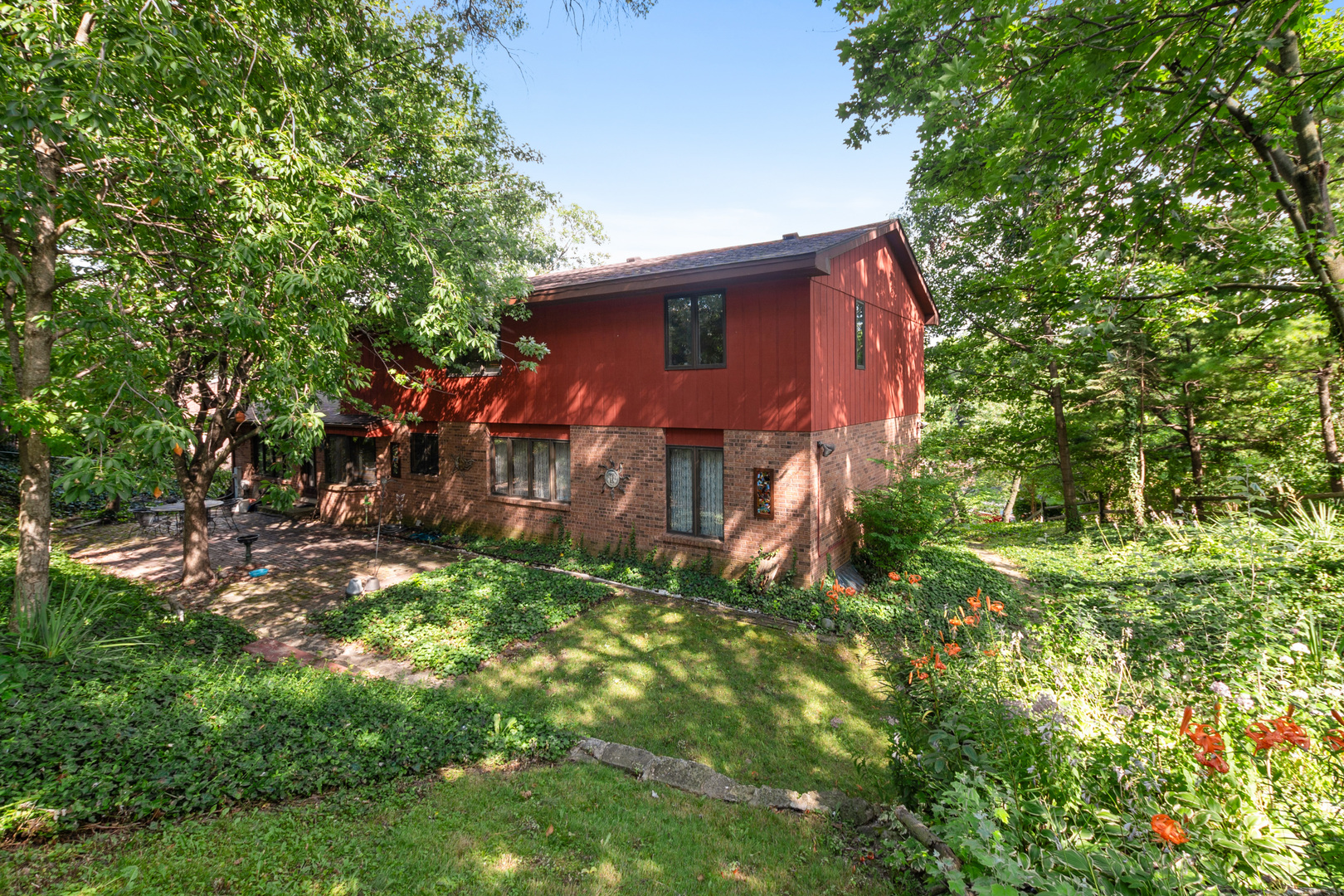 9940 S Wood Lane, Palos Hills, IL 60465