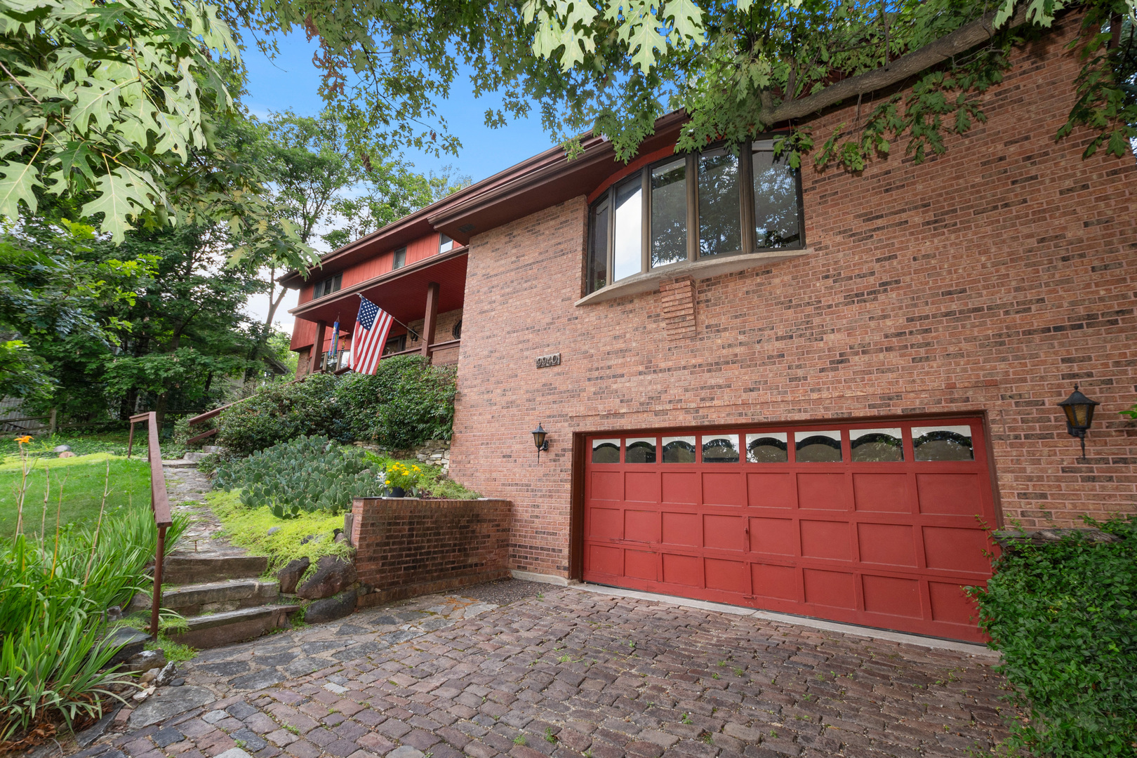 9940 S Wood Lane, Palos Hills, IL 60465
