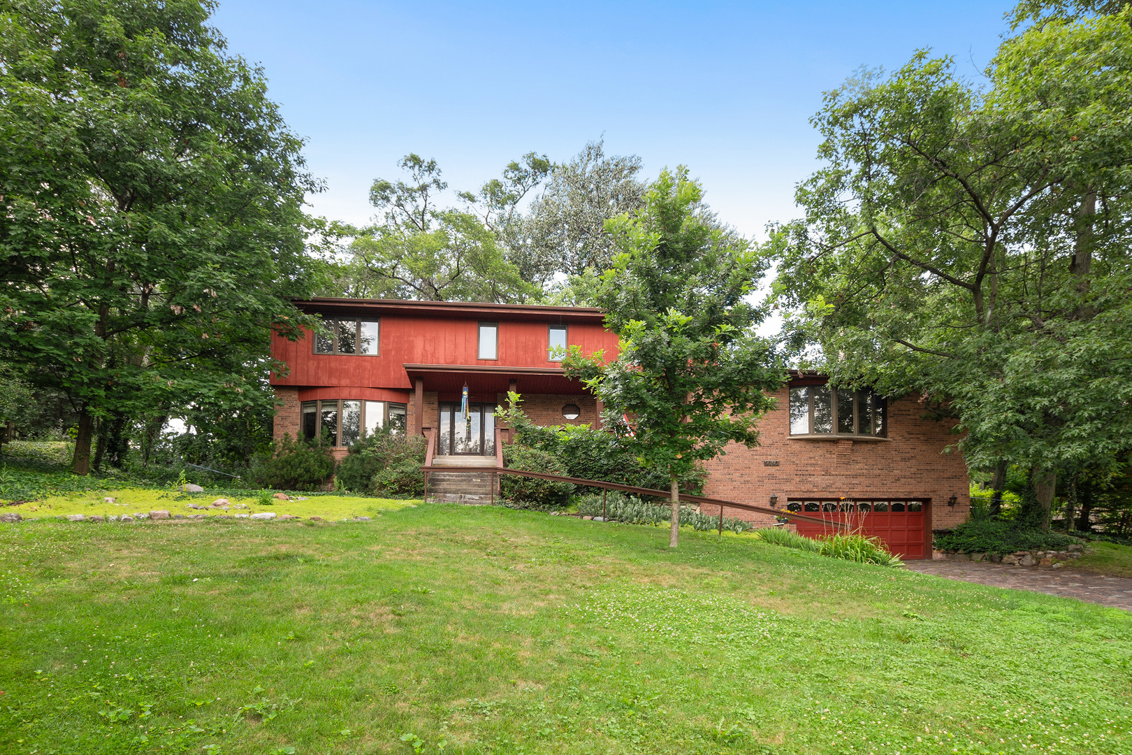 9940 S Wood Lane, Palos Hills, IL 60465
