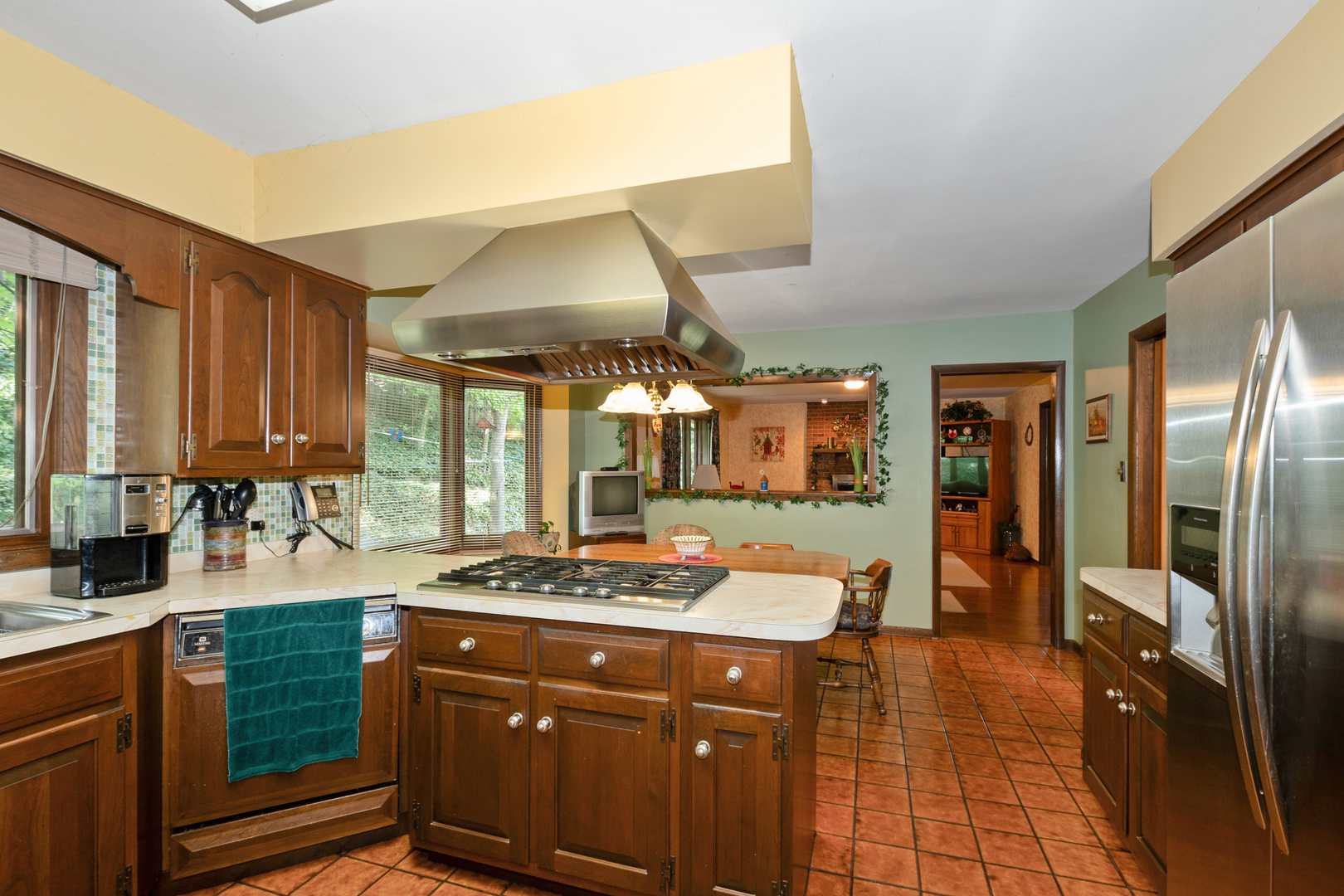 9940 S Wood Lane, Palos Hills, IL 60465