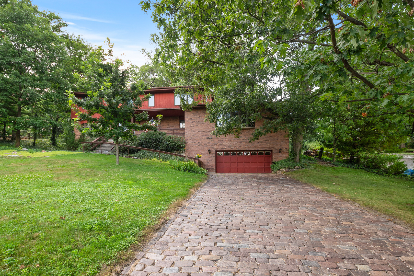 9940 S Wood Lane, Palos Hills, IL 60465
