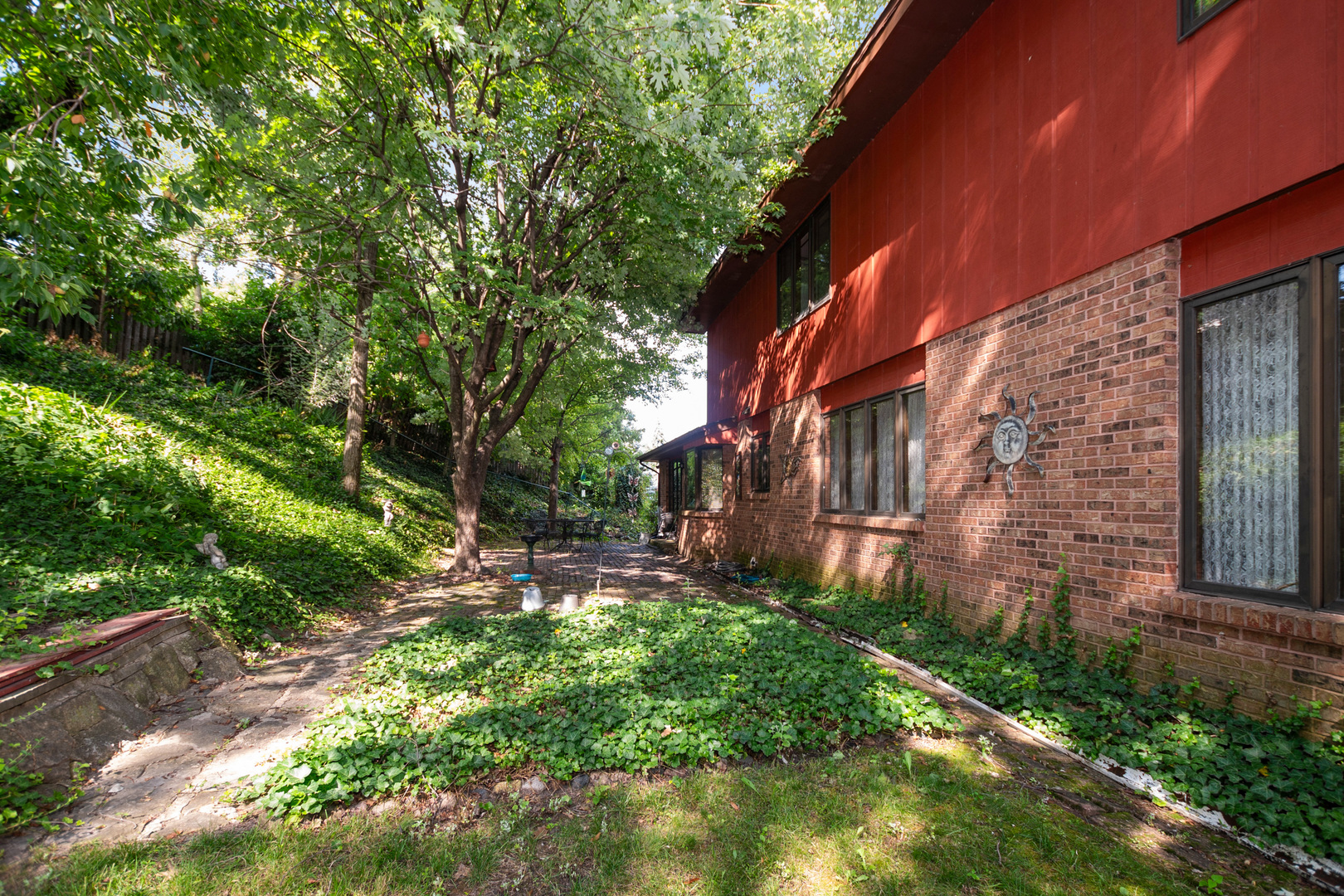 9940 S Wood Lane, Palos Hills, IL 60465