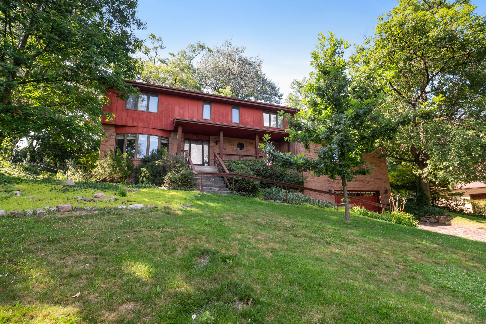 9940 S Wood Lane, Palos Hills, IL 60465