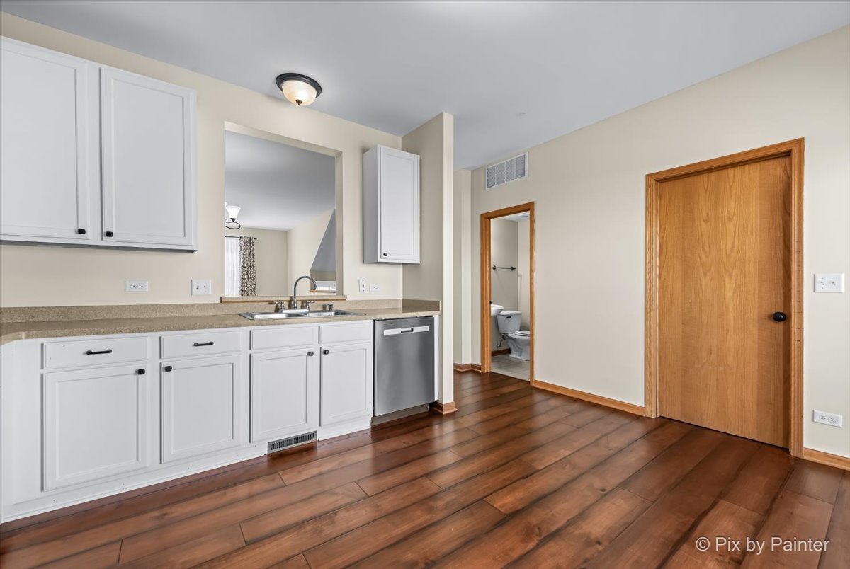 2122 Concord Drive, McHenry, IL 60050